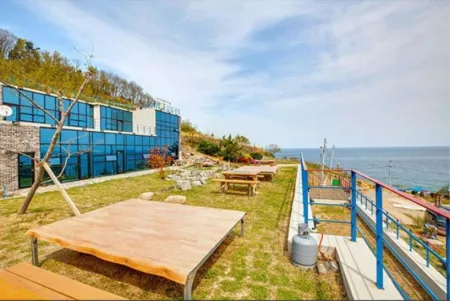 Yeongdeok Bapoom Hill Pension Отели рядом с достопримечательностью «Koraebul-haesuyokchang»