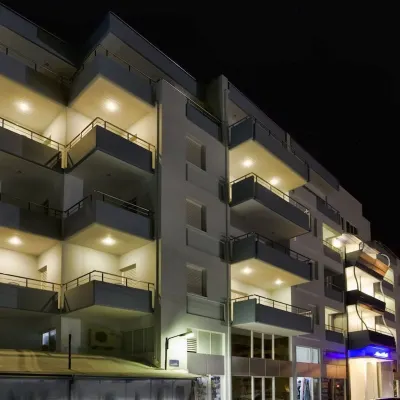Astron Hotel Hotel berhampiran Pantai Lambi