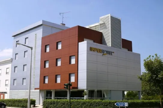 Imperhotel by Umbral