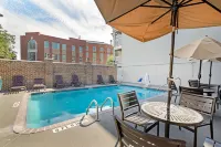 Best Western Savannah Historic District - piscina