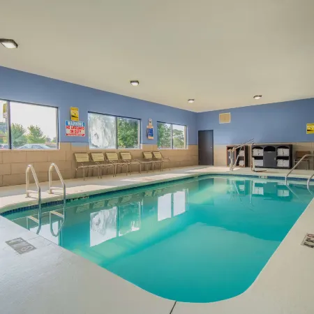 Days Inn & Suites by Wyndham Waterloo
