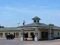 Executive Inn Pearsall Hotels near Petro Travel Center