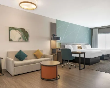 Comfort Suites Hotels in Wayne County