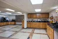 Days Inn & Suites by Wyndham Bozeman - breakfast