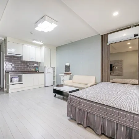 Geojedo Beach Mongdol House Pension