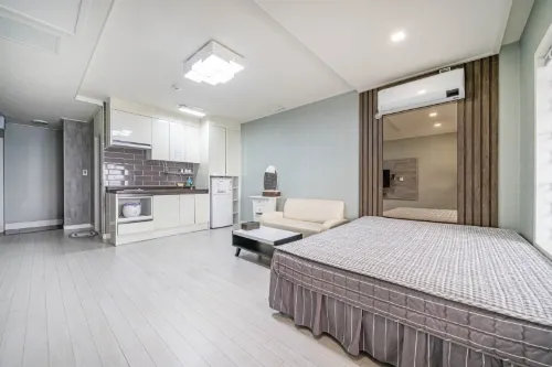 Geojedo Beach Mongdol House Pension