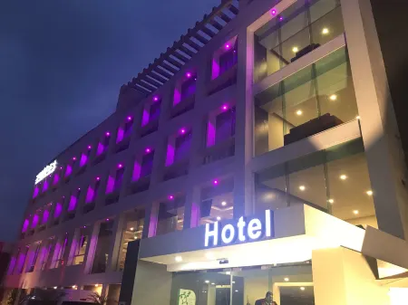 Best Western Plus Metepec  Suites