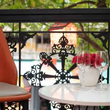 Hanoi Liliane Hotel and Travel Отели рядом с достопримечательностью «Храм Нгоксон»