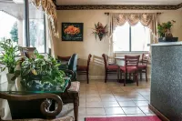 Econo Lodge - 2-Star