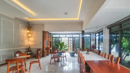 RedDoorz at Pujon Malang Отели рядом с достопримечательностью «Coban Rondo Waterfall»