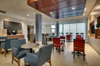 Holiday Inn Express & Suites MT Sterling North