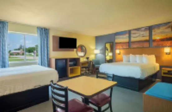 Days Inn by Wyndham Evansdale Waterloo