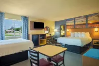 Days Inn by Wyndham Evansdale Waterloo