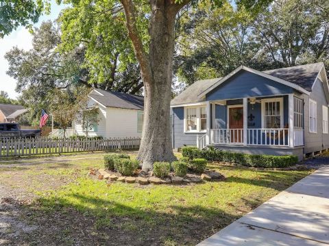 4 Mi to Dtwn: Baton Rouge Bungalow w/ Private Yard