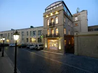 Old Street Boutique Hotel Hotel dekat Menara Perawan