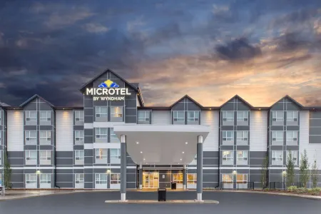 Microtel Inn & Suites by Wyndham Fort McMurray Отели в г. Форт Макмюррей