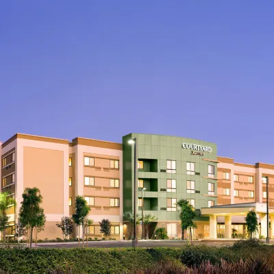 Courtyard San Diego Oceanside ウォルマート スーパーセンター周辺のホテル