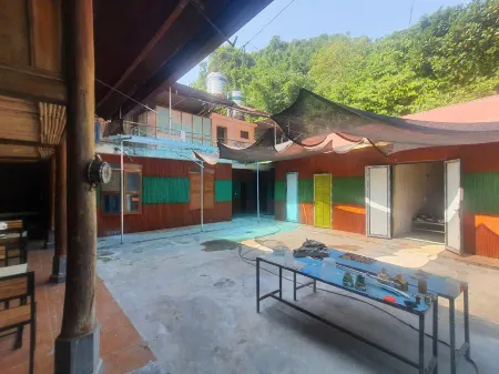 Ha Giang Loop Tour - Time Travel Отели рядом с достопримечательностью «Công Ty Cp Môi Trường Đô Thị Hà Giang»