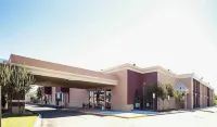 Express Inn & Suites - parking