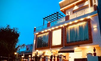 Crescent Inn