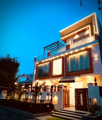 Crescent Inn فنادق في غريتر نويدا