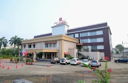 Rang Lords Inn Bharuch Отели в г. Бхолав Парт