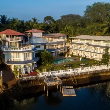 Stone Wood Riverfront Resort, Siolim