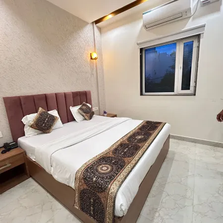 Hotel Satsang Grand