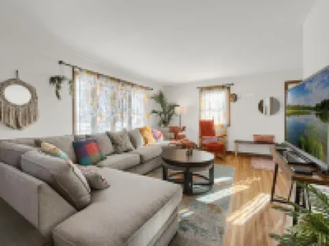 Minutes From Mall Of America and Airport -Single family quiet non through street Hotels in Richfield