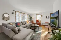 Minutes From Mall Of America and Airport -Single family quiet non through street