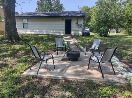 Serenity's Sanctuary in this quiet, peaceful 2 bdr 1 bath bungalow. Pet friendly