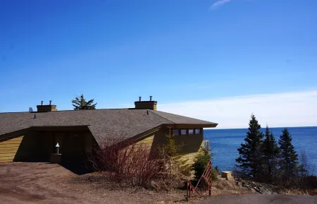 Private End Condo on Superior w/ Panoramic Views!  Fireplace & Private Sauna!