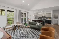 Pet-Friendly Bella Vista Home w/ King Bed, Kitchen & Trail Access