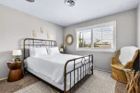 Lucky Moon Retreat | JTree Oasis w/Hot Tub & Pool