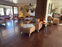 Gorgeous LUXE Lodge 80 Acres cattle Ranch pond Views Close Nat Parks Ski McPhee