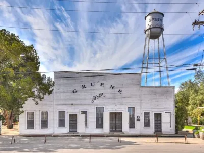 Welcome to “Gruene Lily Pad” a new river front condo steps away from Gruene! Hotels near Red Rooster Antique and Design Center