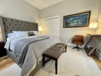 Schlitz Castle: Huge 5BR/4BA Sleeps 12 w/ Double Kitchens & Living Rooms - Balkon