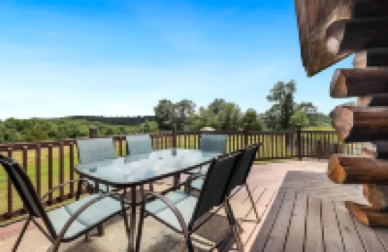 Hardwood Chalet-Pool, Hot tub, fireplace