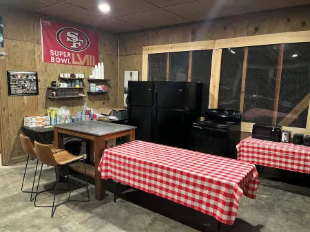 Cabin 6 - Rustic Mountain Cabin Rental - Up to 3 persons