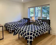 8 BR 8 bath, Great for Groups/Retreats, Complete New Renovation, Walk Downtown