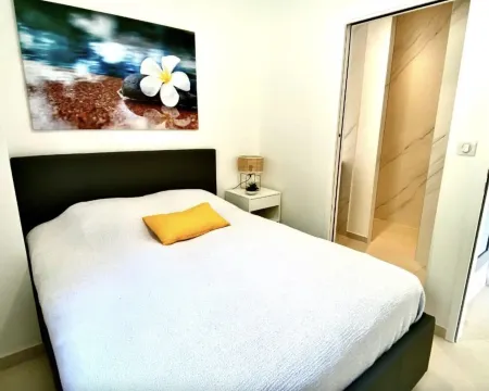 T2 les Pieds Dans L'eau aux Pins Penchés ! Отели рядом с достопримечательностью «Mas Provencal La Richaude»