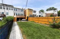 Historic NW DC Rowhome + Hot Tub 5 bed/3.5 bath 펫워스 호텔