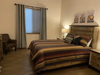Newly renovated home! Staycation at the Legends St. 앤드류 더 아포슬 카톨릭 처치 주변 호텔