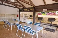 BEST LOCATION in Kihei! 1BD/1BA by the BEACH! A/C, Clean, Cozy, Wifi, Beach Gear