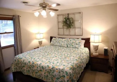 Lakefront, Amazing Views, Boat Rentals Available