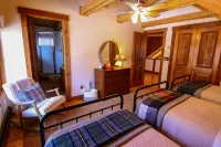 Cozy Mountain Top Log Cabin In Hocking Hills! Pet- Friendly!