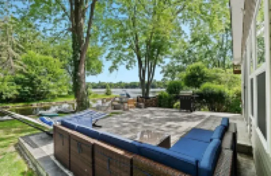 Commerce Cove Cottage - Quiet Lake Retreat, Pet-Friendly! Hotels in Commerce Charter Township