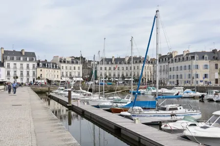 Pretty Apartment T1 Bis 31 m2 Located at the Port of Vannes for 2 Persons Отели рядом с достопримечательностью «Stade de la Rabine»