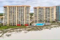 Great August & Fall Rates: Refreshed Ground Floor Condo Steps to Beach& Pool