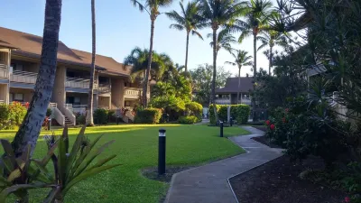 New Central AC! Oceanfront Steps from the Beach, with Pool, Jacuzzi, & BBQ.